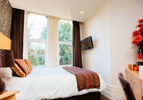 HOTEL NO5 DURLEY ROAD CONTEMPORARY SERVICED ROOMS AND SUITES